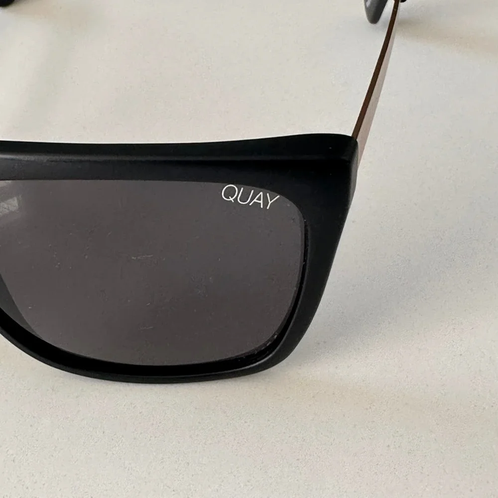 Quay Sunglasses Womens OS Black Excellent OTL II Desi Perkins Rose Gold Flat Top